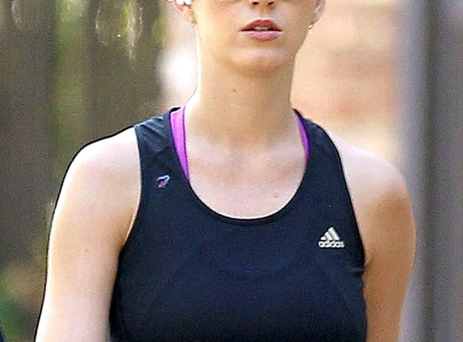 Katy-Perry-in-Black-Dress