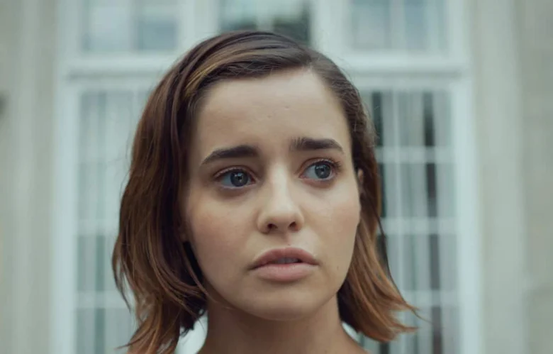 Details About Holly Earl: Relationships, Measurements, Biography